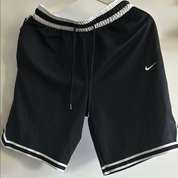 ✨Host pick✨Nike MLB Black Athletic Shorts with White Drawstring and Stri… - Picture 3 of 9